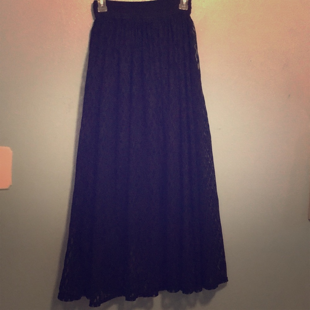 Comfy long black skirt and flowy